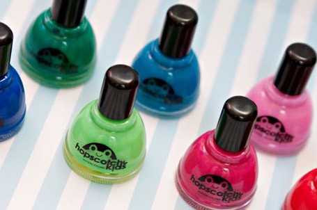 Kindernagellak op waterbasis