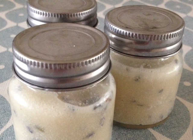 DIY verzorgende suikerscrub
